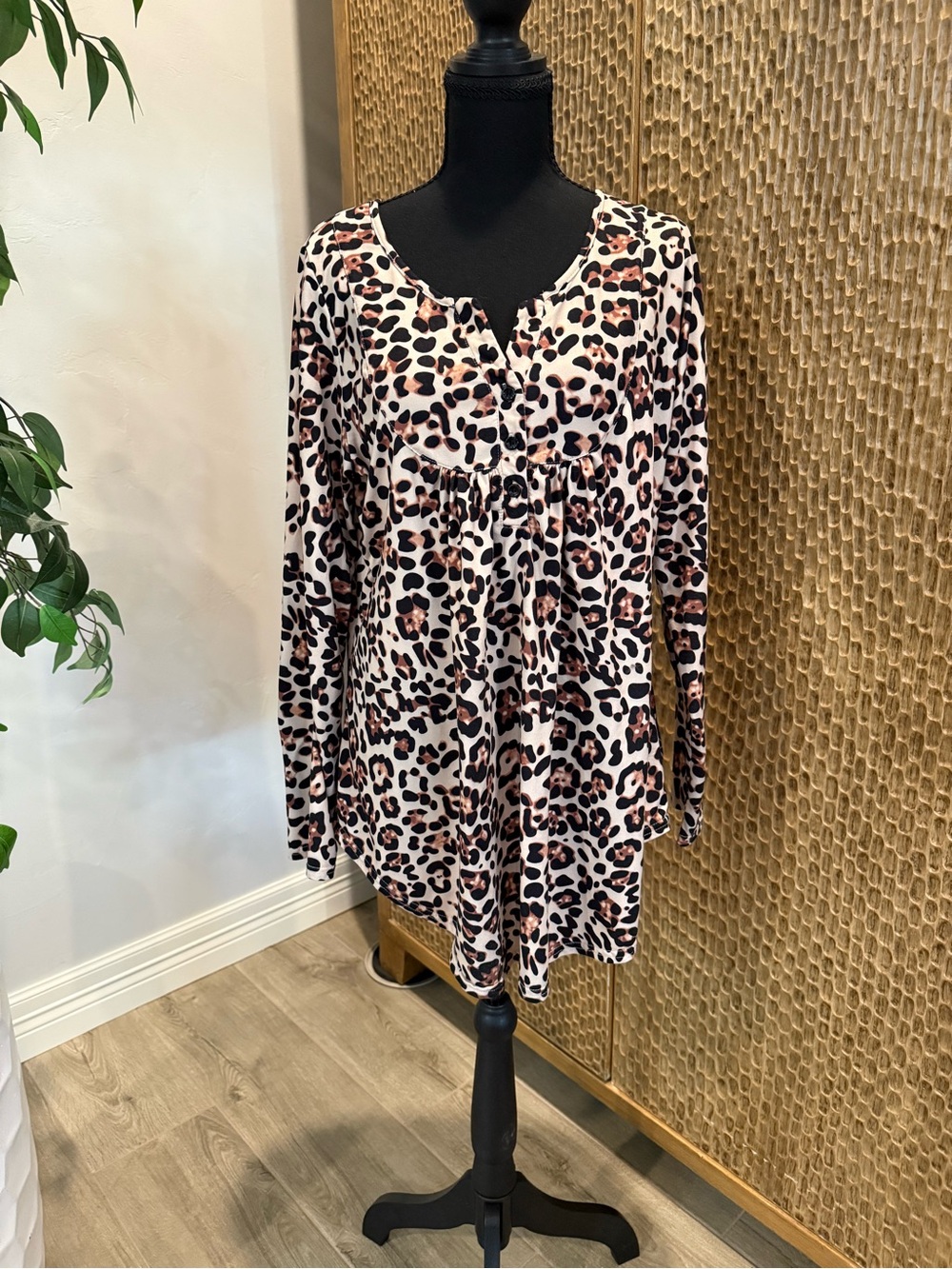 Leopard Print Cream & Black Tunic Top Women’s XLarge